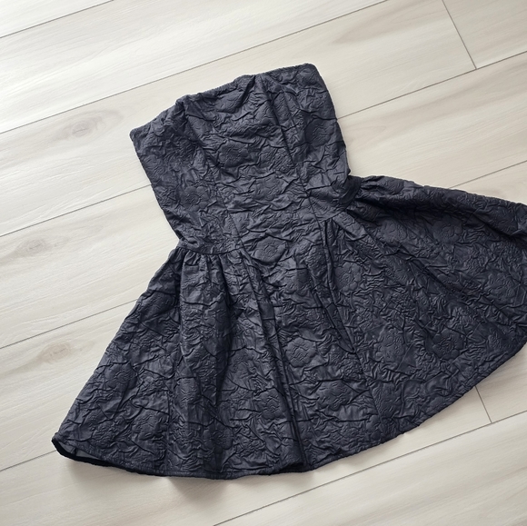 Jacquard Fitted Ruffle Hem Strapless Mini Dress - Picture 4 of 9